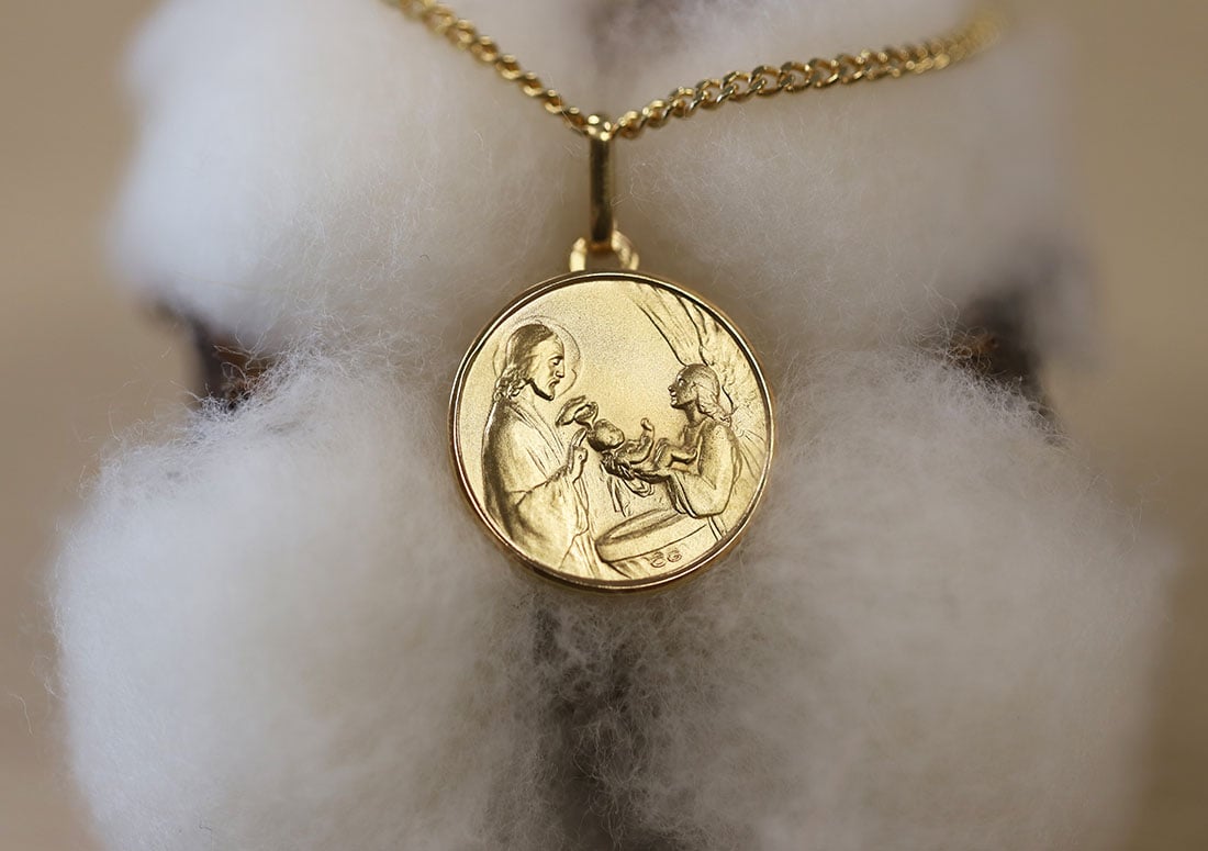 la médaille de baptême en or