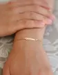 Bracelet Identité Bébé plaque rectangle brossée soleil Maille alternée