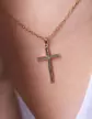 Pendentif Fine Croix Latine en Or Soleillée Personnalisable
