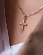 Pendentif Croix Latine en Or et Zirconiums