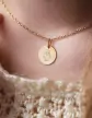 Médaille Gravée Main de Fatma et Étoile en Or Personnalisable