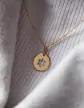 Médaille Ronde en Or Contour Diamanté et Étoile de David Ajourée Personnalisable