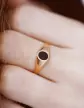 Chevalière Enfant Rose en Or avec Onyx
