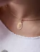 Médaille ovale de la Vierge priant