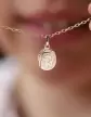 Médaille Ovale Etoilée avec Ange Penseur en Relief en Or Personnalisable