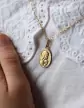 Médaille Ovale Vierge à l'enfant auréolée