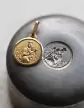 Médaille de baptême Vierge Enfant Contour en or Personnalisable