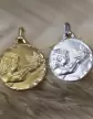 Médaille Enfant à la Colombe en relief Grand Modèle