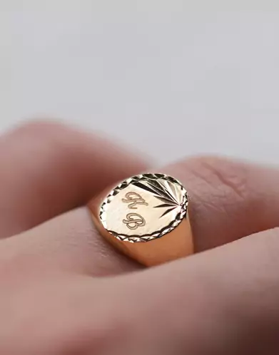 Chevalière Orphée Brossée Étoilée Haut Contour