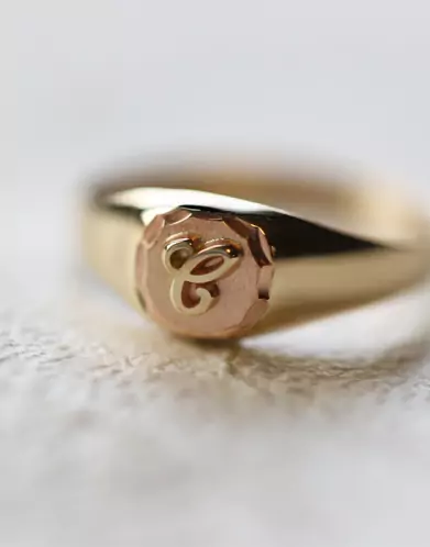 Chevalière Rose Brossée Contour