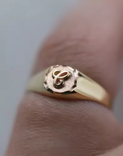 Chevalière Rose Brossée Contour