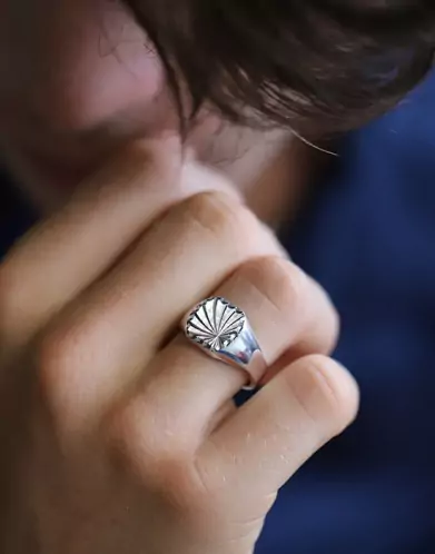 Chevalière Taylor Argent Massif Damier Soleil
