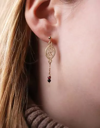 Boucles d'Oreilles Pendantes Filigrane et Pierres Fines