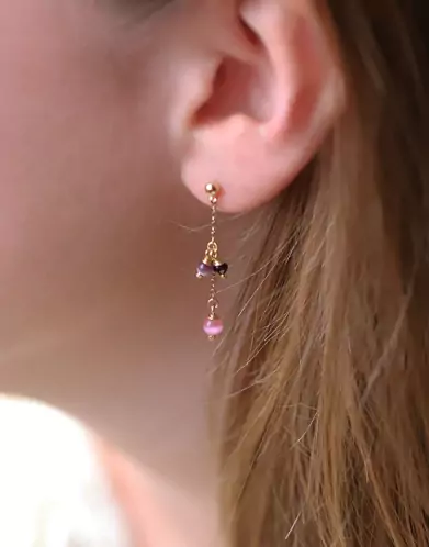 Boucles d’Oreilles Pendantes en Or Jaune 18K Pampilles Pierres Fines Noires, Violettes, Roses