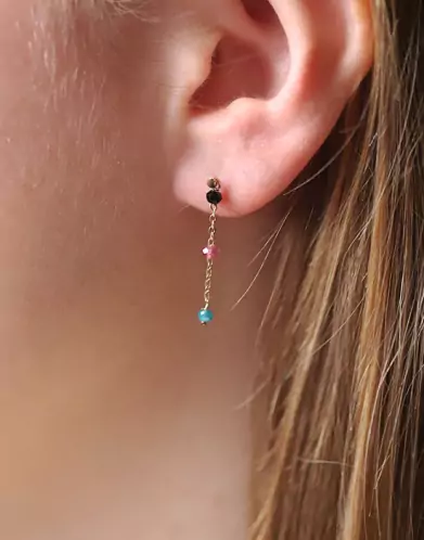 Boucles d’Oreilles Pendantes en Or Jaune 18K avec Pierres Fines Noires, Roses et Bleues