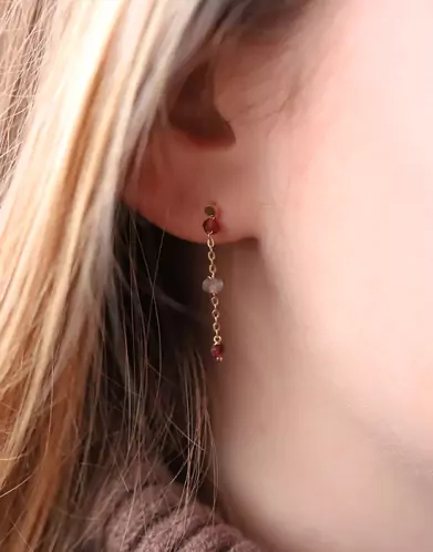 Boucles d’Oreilles Pendantes en Or Jaune 18K avec Pierres Fines Rouges et Transparentes