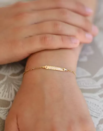 Bracelet Identité Bébé plaque rectangle brossée soleil Maille alternée