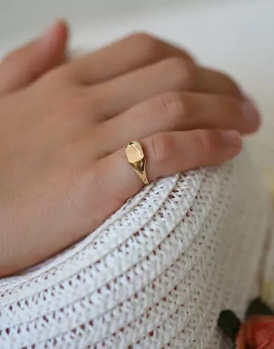 Chevalière Enfant Thelma en Or Brossé et Étoilé Personnalisable