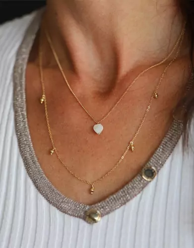 Collier Double Rang et Grelots en Or Jaune 18K et Cœur de Nacre