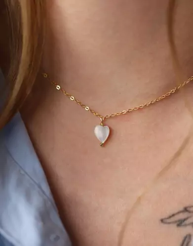 Collier Chaîne en Or Jaune 18K et Cœur de Nacre