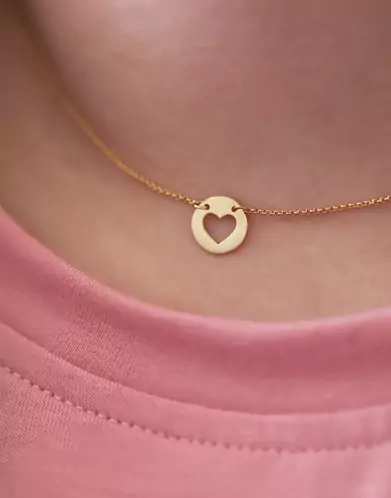 Collier Pièce Ronde Ajourée Cœur en Or Jaune 18K