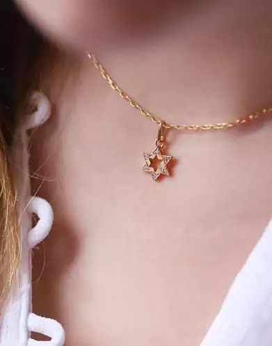Pendentif en Or Pampille Étoile de David Ajourée avec Diamants