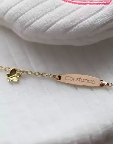 Bracelet Identité Bébé plaque Ovale Maille forçat et Pampille Papillon