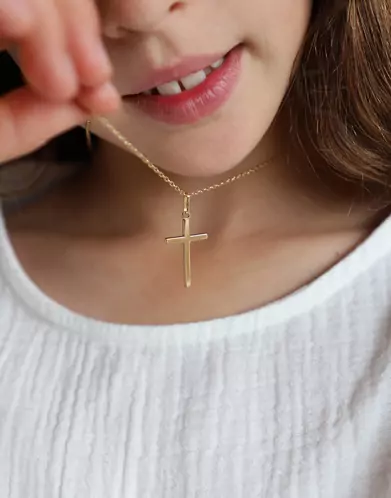 Pendentif Longue Croix Latine en Or Bâton