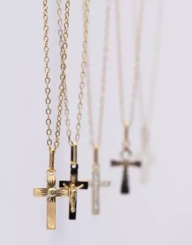 Pendentif Croix en Or Étoilée et Christ Personnalisable