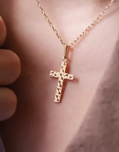 Croix Latine Ajourée en Or