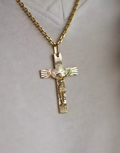 Grande Croix Latine Soleillée et Christ en Or Personnalisable