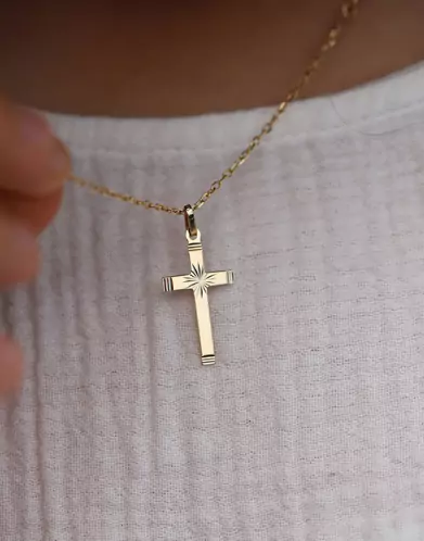 Pendentif Croix Latine Étoilée et Rainurée en Or Personnalisable