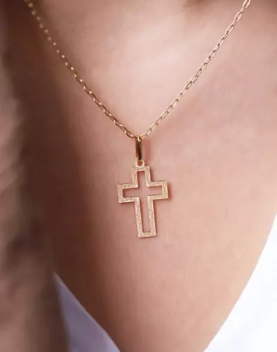 Pendentif Croix Latine Ajourée Arabesque en Or – Grand Modèle