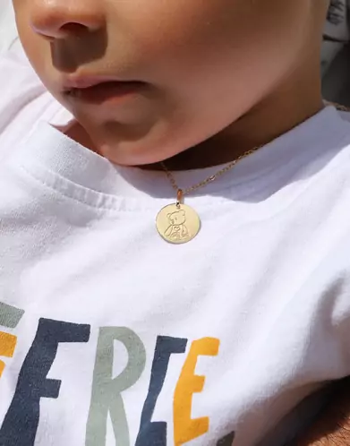 Médaille Ronde en Or Gravée Petit Ours Personnalisable