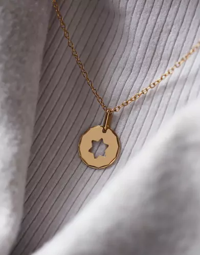 Médaille Ronde en Or Contour Diamanté et Étoile de David Ajourée Personnalisable