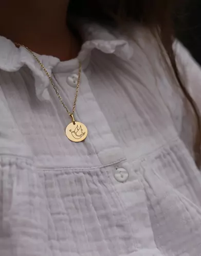 Médaille Ronde en Or Gravée Hirondelle Personnalisable