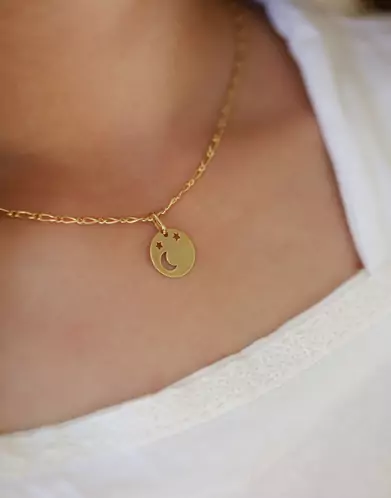 Médaille Ronde en Or Ajourée Lune et Étoiles