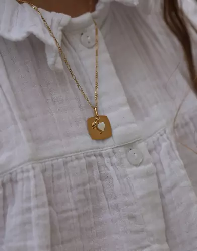 Médaille Carrée Or Jaune 18K et Pampilles