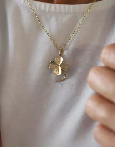 Pendentif Relief Trèfle à 4 Feuilles Satiné en Or