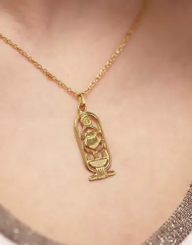 Pendentif Cartouche Égyptien Symbole Toutankhamon Ajouré en Or
