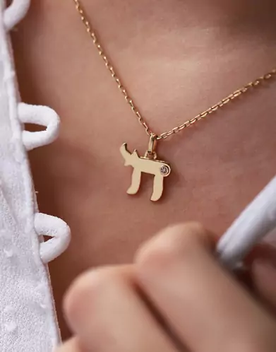Pendentif Lisse Signe de Vie Symbole Haï en Or et Diamant