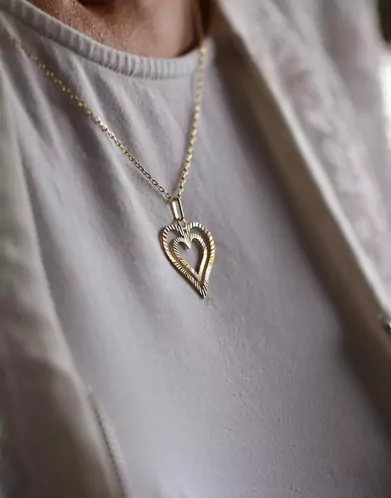Pendentif Double Cœur Ajouré Lapidé Soleillé en Or