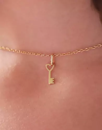 Pendentif Petite Clé Du Cœur en Or