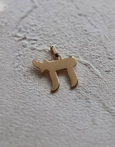Pendentif Lisse Signe de Vie Symbole Haï en Or
