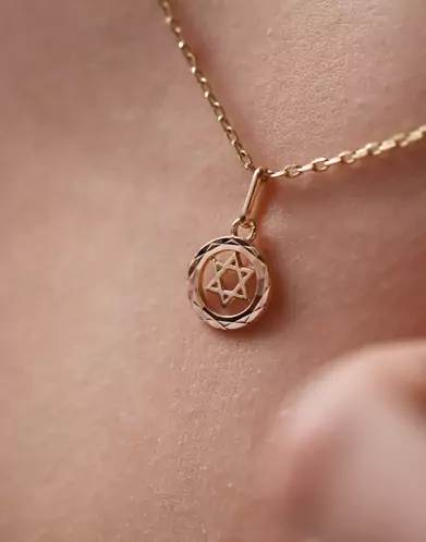 Pendentif Étoile de David Ajourée Encerclée en Or Grand Modèle