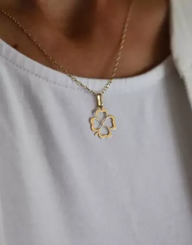 Pendentif Trèfle 4 Cœurs Ajourés en Or – Petit Modèle
