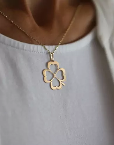 Pendentif Trèfle 4 Cœurs Ajourés en Or – Grand Modèle