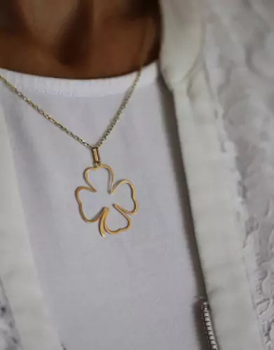 Pendentif Trèfle 4 Feuilles Ajouré en Or – Grand Modèle