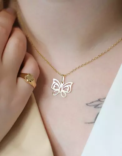 Pendentif Papillon Ajouré Cœurs en Or
