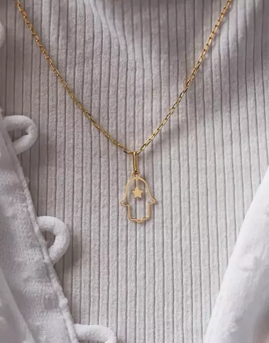 Pendentif Main de Fatma Ajourée et Étoile en Or Petit Modèle